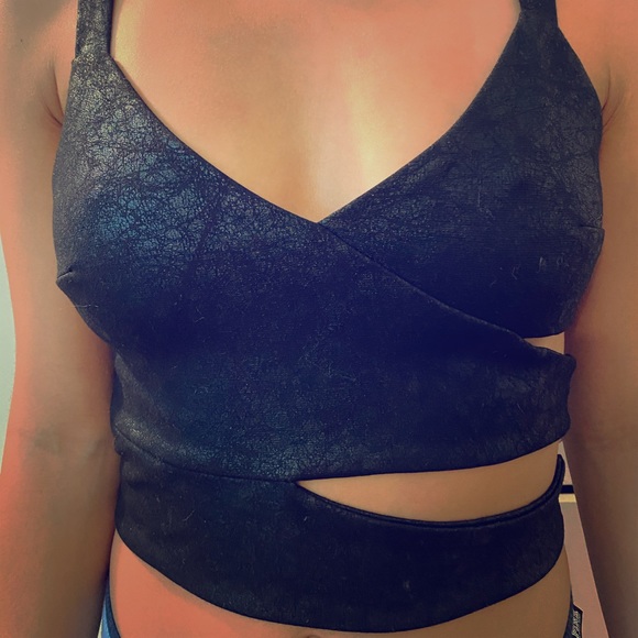 Shiny black top - Picture 1 of 4